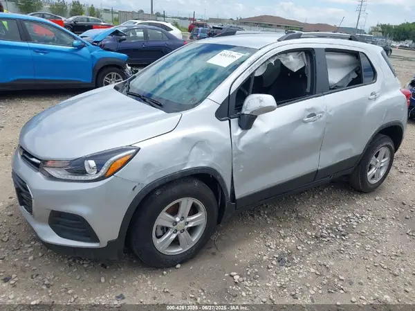 KL7CJPSM5MB364683 2021 CHEVROLET TRAX - Image 2