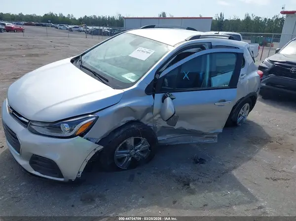 KL7CJPSM5MB370998 2021 CHEVROLET TRAX - Image 2