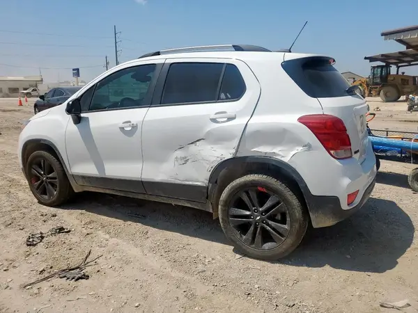 KL7CJPSM5MB372699 2021 CHEVROLET TRAX - Image 2