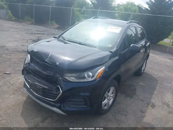 KL7CJPSM5MB374551 2021 CHEVROLET TRAX - Image 2