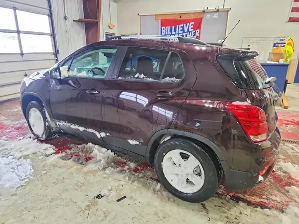 KL7CJPSM5MB375683 2021 CHEVROLET TRAX - Image 2