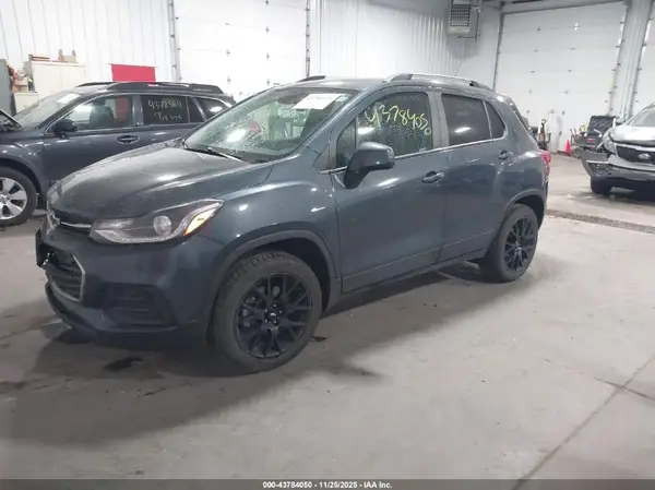 KL7CJPSM5MB377112 2021 CHEVROLET TRAX - Image 2