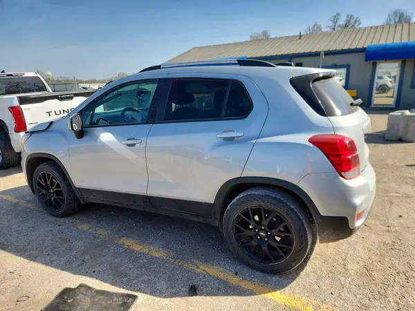 KL7CJPSM5NB502238 2022 CHEVROLET TRAX - Image 2