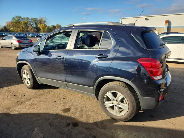 KL7CJPSM5NB505267 2022 CHEVROLET TRAX - Image 2