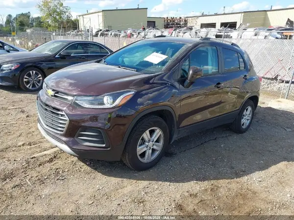 KL7CJPSM5NB519413 2022 CHEVROLET TRAX - Image 2