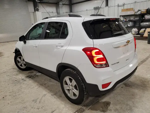 KL7CJPSM5NB527320 2022 CHEVROLET TRAX - Image 2