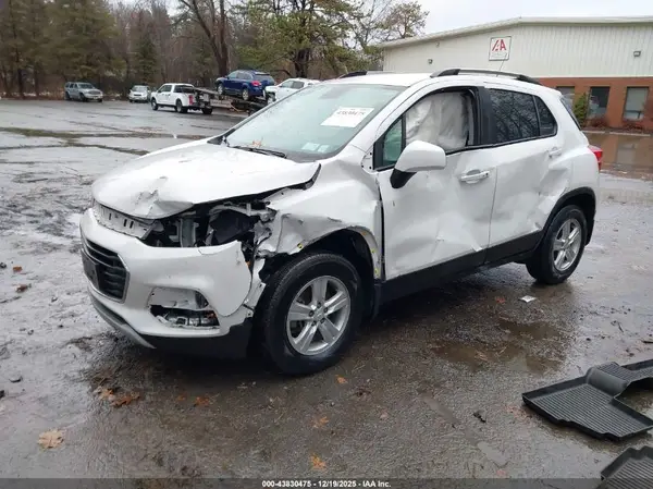 KL7CJPSM5NB533120 2022 CHEVROLET TRAX - Image 2