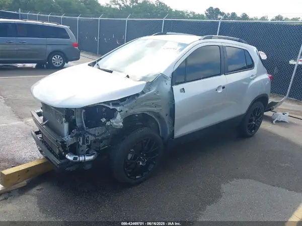 KL7CJPSM5NB537118 2022 CHEVROLET TRAX - Image 2