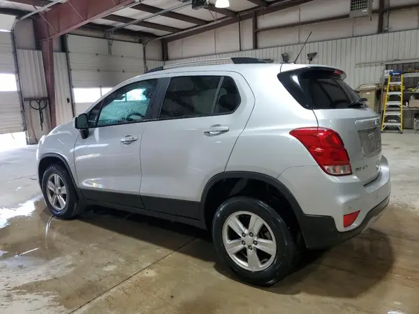 KL7CJPSM5NB541203 2022 CHEVROLET TRAX - Image 2