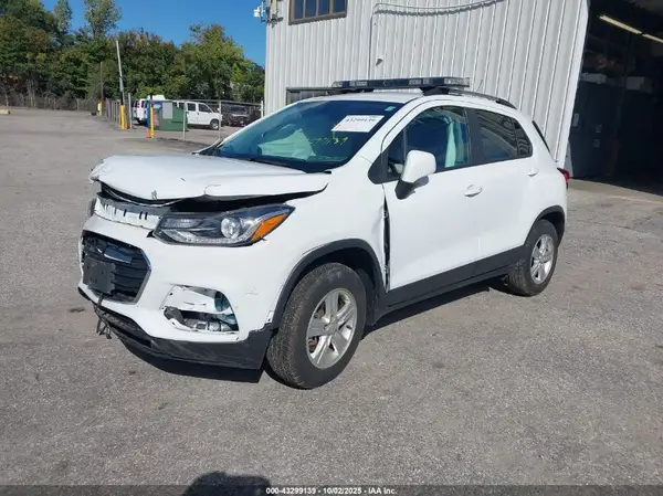KL7CJPSM5NB551262 2022 CHEVROLET TRAX - Image 2