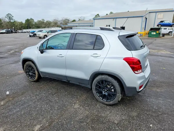 KL7CJPSM5NB559975 2022 CHEVROLET TRAX - Image 2