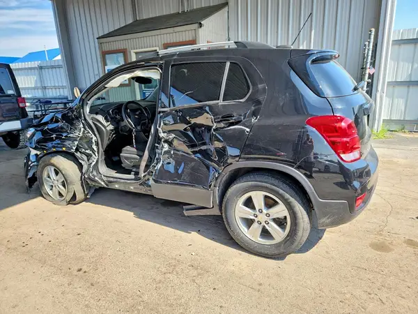 KL7CJPSM5NB564903 2022 CHEVROLET TRAX - Image 2