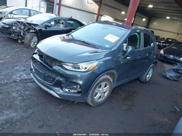 KL7CJPSM6MB364319 2021 CHEVROLET TRAX - Image 2