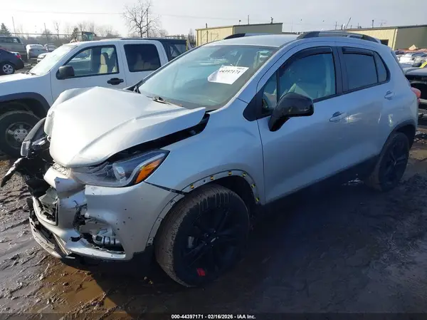 KL7CJPSM6MB365650 2021 CHEVROLET TRAX - Image 2