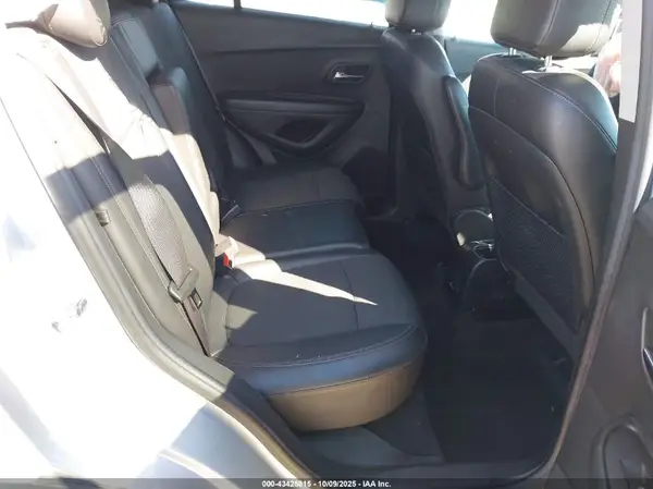KL7CJPSM6MB372548 2021 CHEVROLET TRAX - Image 8