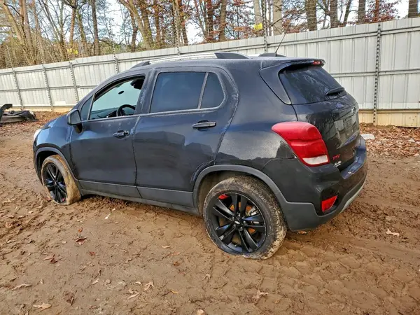 KL7CJPSM6MB376910 2021 CHEVROLET TRAX - Image 2