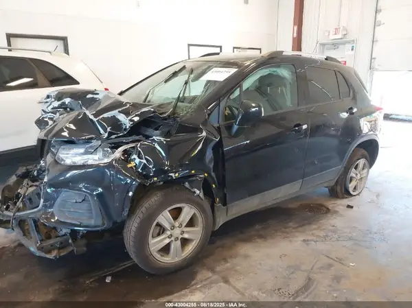 KL7CJPSM6NB514320 2022 CHEVROLET TRAX - Image 2