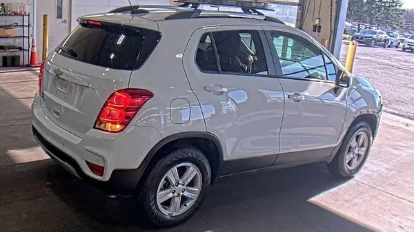 KL7CJPSM6NB519792 2022 CHEVROLET TRAX - Image 2