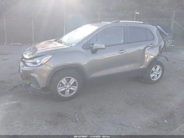 KL7CJPSM6NB529237 2022 CHEVROLET TRAX - Image 2