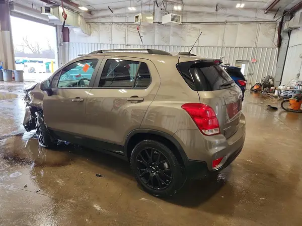 KL7CJPSM6NB532302 2022 CHEVROLET TRAX - Image 2