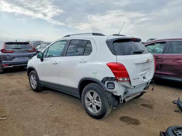 KL7CJPSM6NB546961 2022 CHEVROLET TRAX - Image 2