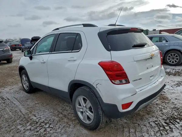 KL7CJPSM6NB569365 2022 CHEVROLET TRAX - Image 2
