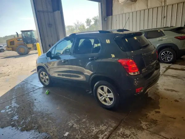 KL7CJPSM7MB366127 2021 CHEVROLET TRAX - Image 2
