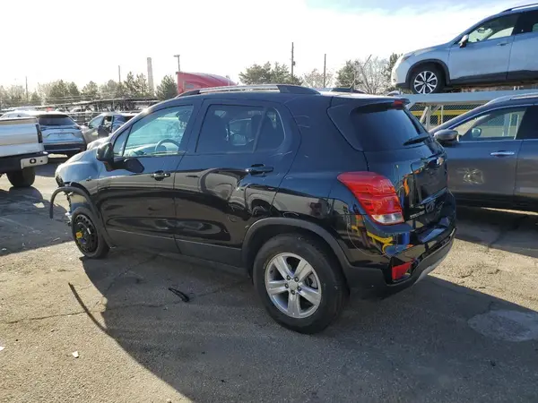 KL7CJPSM7MB371585 2021 CHEVROLET TRAX - Image 2