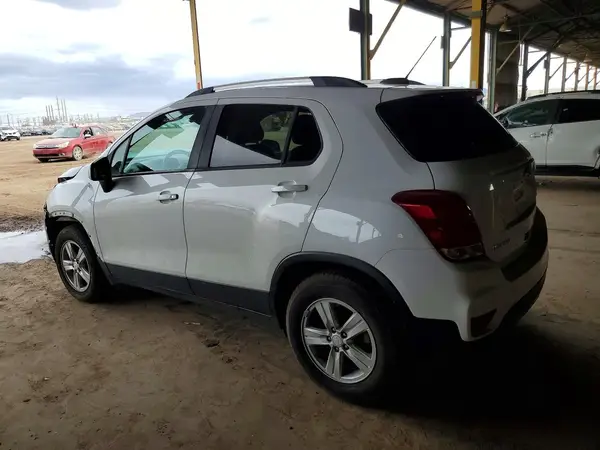 KL7CJPSM7MB372073 2021 CHEVROLET TRAX - Image 2