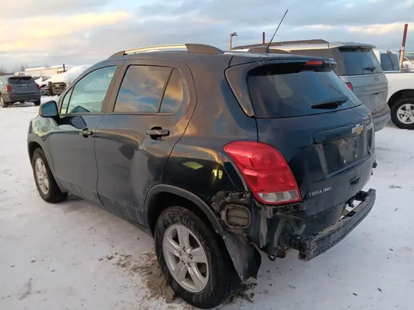 KL7CJPSM7MB372624 2021 CHEVROLET TRAX - Image 2