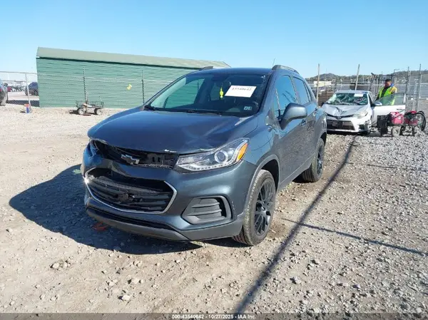 KL7CJPSM7MB373210 2021 CHEVROLET TRAX - Image 2