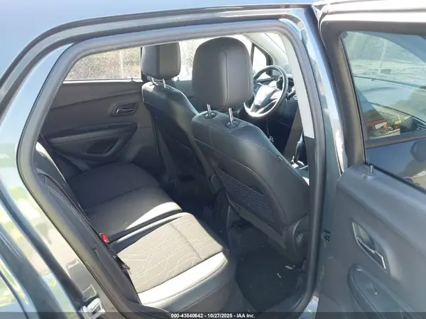 KL7CJPSM7MB373210 2021 CHEVROLET TRAX - Image 8