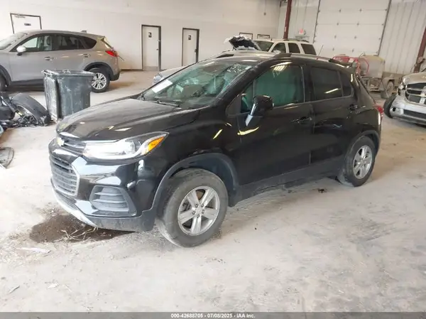 KL7CJPSM7NB507196 2022 CHEVROLET TRAX - Image 2