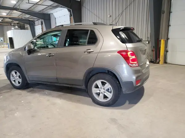 KL7CJPSM7NB511913 2022 CHEVROLET TRAX - Image 2