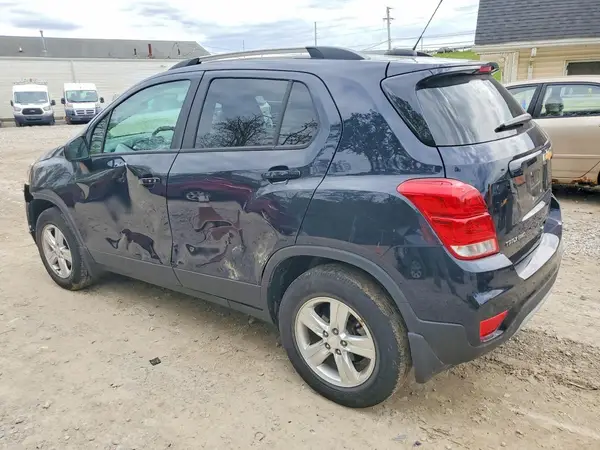 KL7CJPSM7NB512298 2022 CHEVROLET TRAX - Image 2