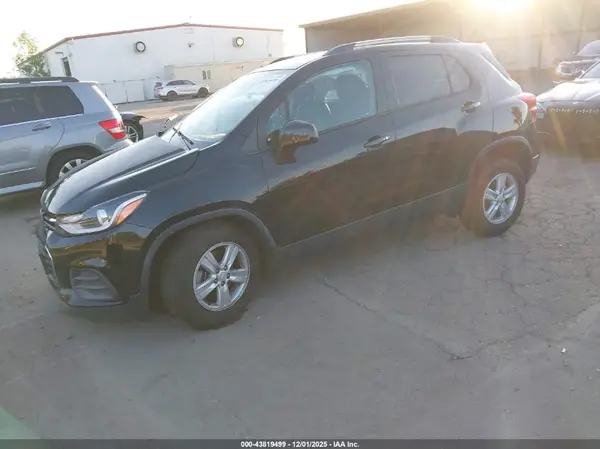 KL7CJPSM7NB520147 2022 CHEVROLET TRAX - Image 2