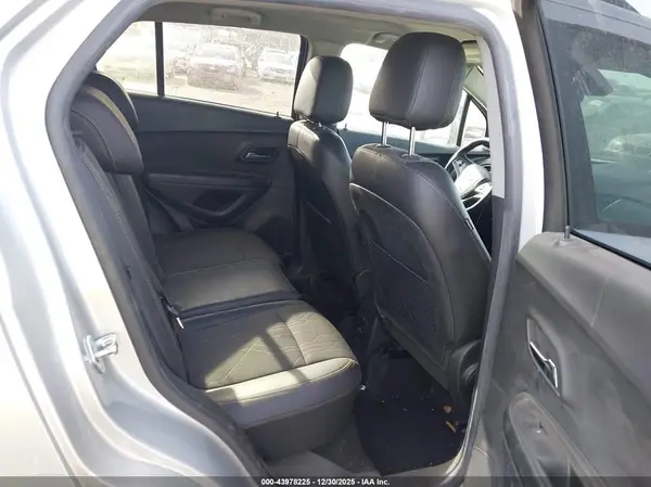 KL7CJPSM7NB520207 2022 CHEVROLET TRAX - Image 8