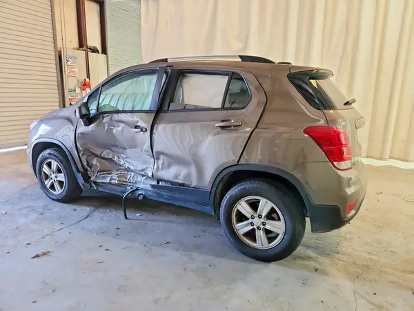 KL7CJPSM7NB520840 2022 CHEVROLET TRAX - Image 2