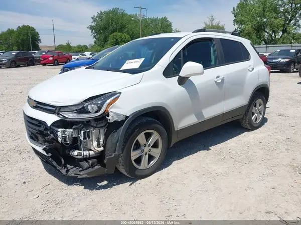 KL7CJPSM7NB521955 2022 CHEVROLET TRAX - Image 2