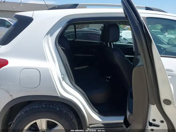 KL7CJPSM7NB521955 2022 CHEVROLET TRAX - Image 8