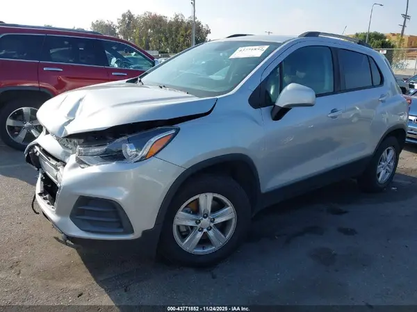 KL7CJPSM7NB523687 2022 CHEVROLET TRAX - Image 2
