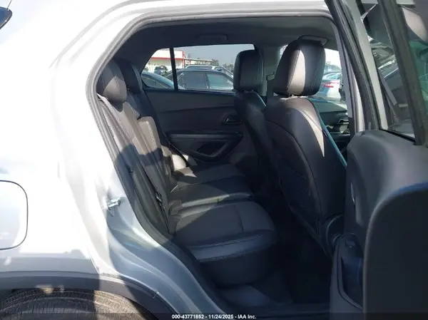 KL7CJPSM7NB523687 2022 CHEVROLET TRAX - Image 8