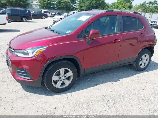 KL7CJPSM7NB526086 2022 CHEVROLET TRAX - Image 2