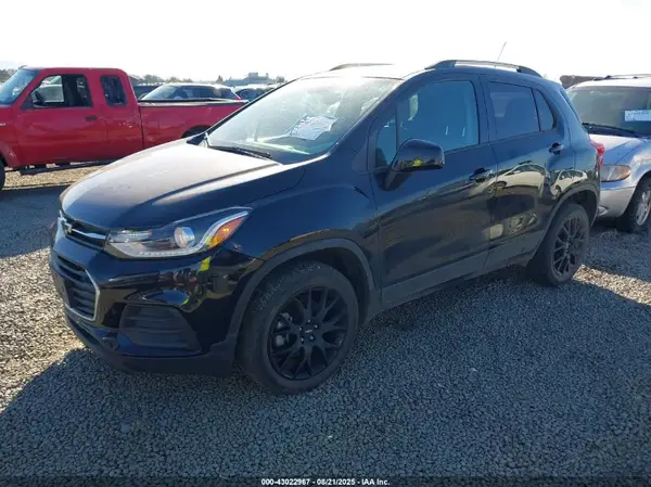 KL7CJPSM7NB528131 2022 CHEVROLET TRAX - Image 2