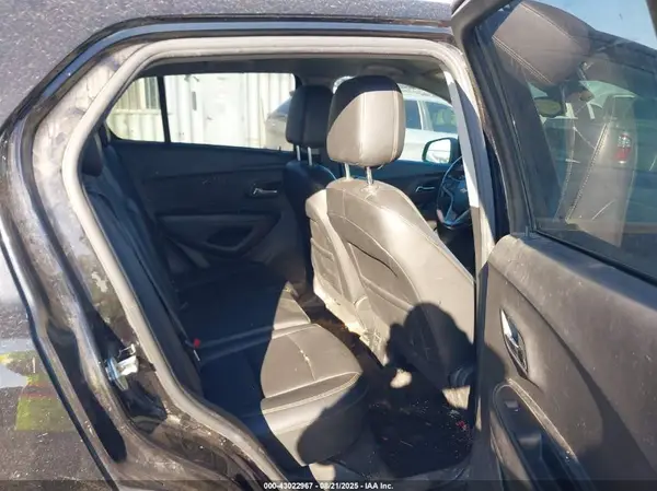 KL7CJPSM7NB528131 2022 CHEVROLET TRAX - Image 8