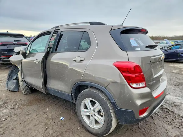 KL7CJPSM7NB529490 2022 CHEVROLET TRAX - Image 2