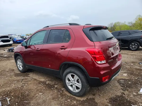 KL7CJPSM7NB533328 2022 CHEVROLET TRAX - Image 2