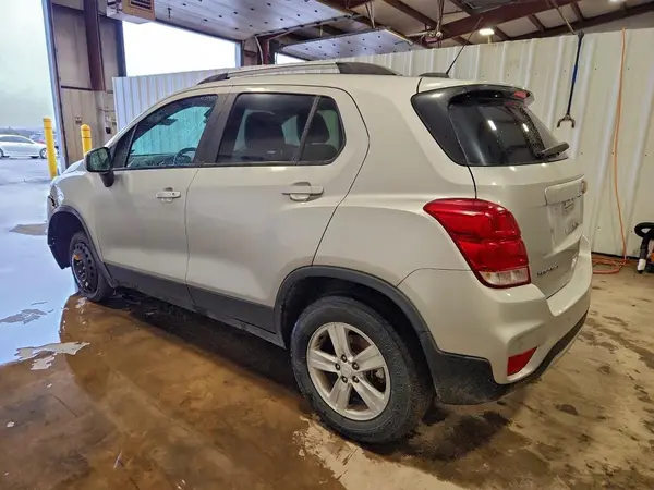 KL7CJPSM7NB534995 2022 CHEVROLET TRAX - Image 2