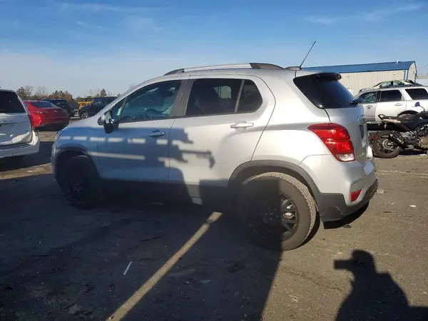 KL7CJPSM7NB538951 2022 CHEVROLET TRAX - Image 2