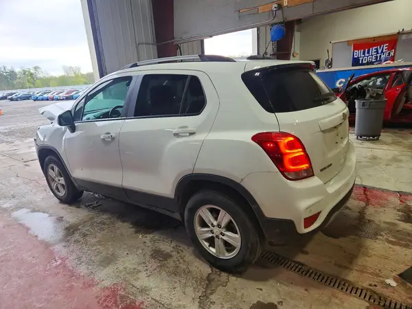 KL7CJPSM7NB541123 2022 CHEVROLET TRAX - Image 2